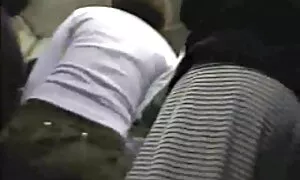 حامي سكس اجنبي للكبار فقط الكاميرا الخفية نظرة على زوجين غبي