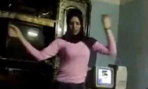 فتاة على السرير تنزيل افلام سكس اجنبية مترجمة بالإصبع