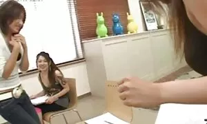 وشدد على شراء لوحات من مجموعة من ثلاثة افلام سكس اجنبية مترجمة