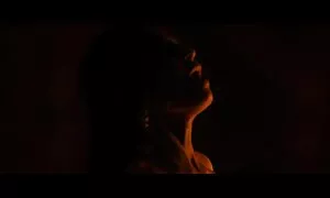 هذا سائق سيارة افلام سكس اجنبية مترجمة جديدة أجرة لاصطحابها في الظلام.