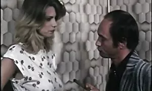 القطار افلام سكسيه اجنبيه مترجمه القديم في حفل الاستقبال.