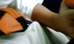 قررت ساشا الاستمتاع أثناء الاستحمام مشاهدة فيلم سكس اجنبي