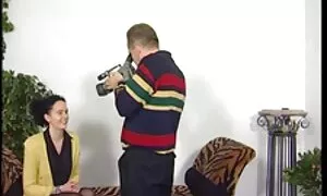 تحاول الفتاة ، وعلى الفور الجنس سكس محارم اجنبية