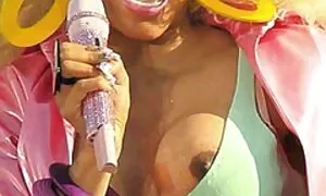 ولعب عاهرة ، وسحب لسانه. سكس اجنبية محارم